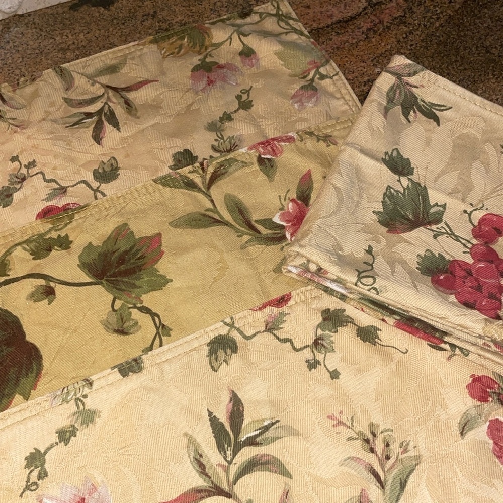 7 Piece Placemat & Napkin Set Gold Green and Cherry Brocade Floral Design